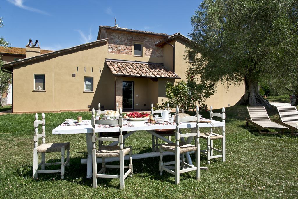 Agriturismo L'Isola Crespina ภายนอก รูปภาพ